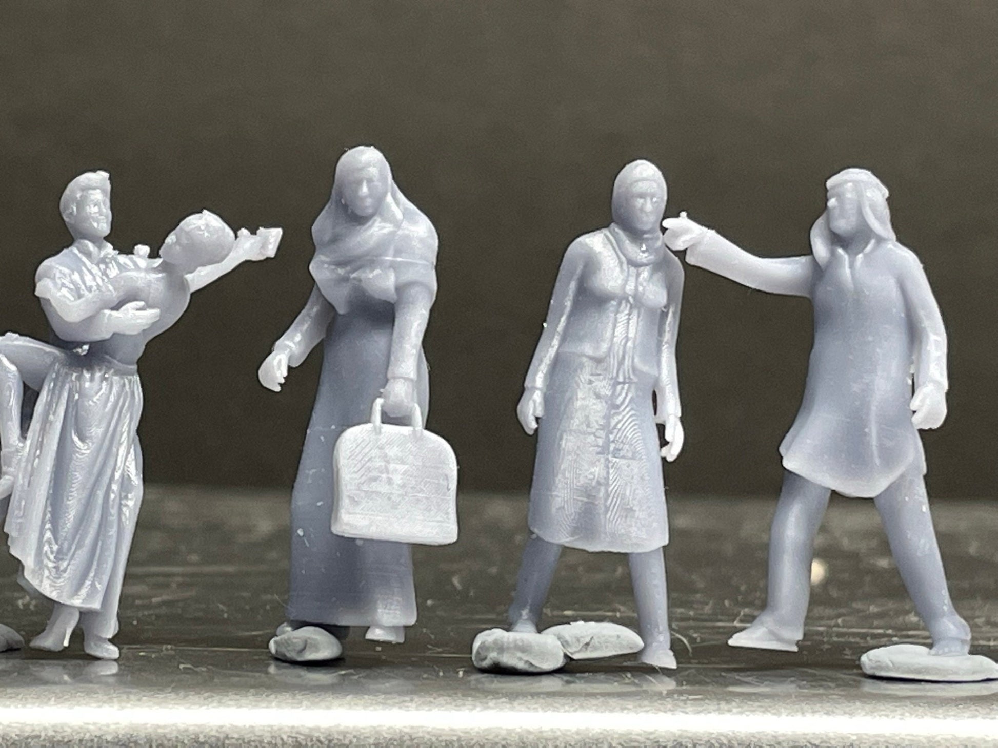 1:64 Miniature Human Figures - Resin / unpainted - great for Dioramas / Hot Wheels - Made in the USA GROUP 263 - Miniature Figures