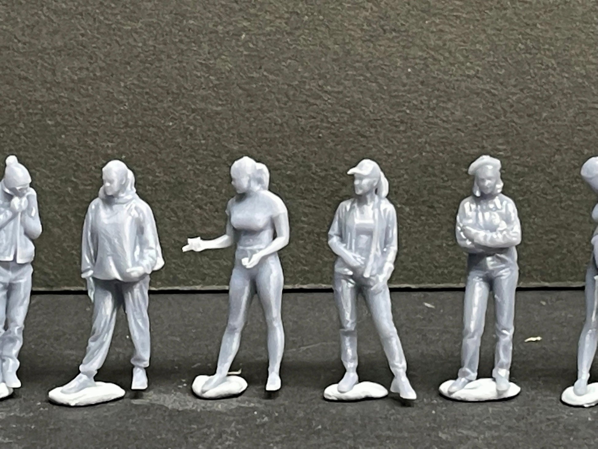 1:64 Miniature Human Figures - Resin / unpainted - great for Dioramas / Hot Wheels - Made in the USA GROUP 271 - Miniature Figures