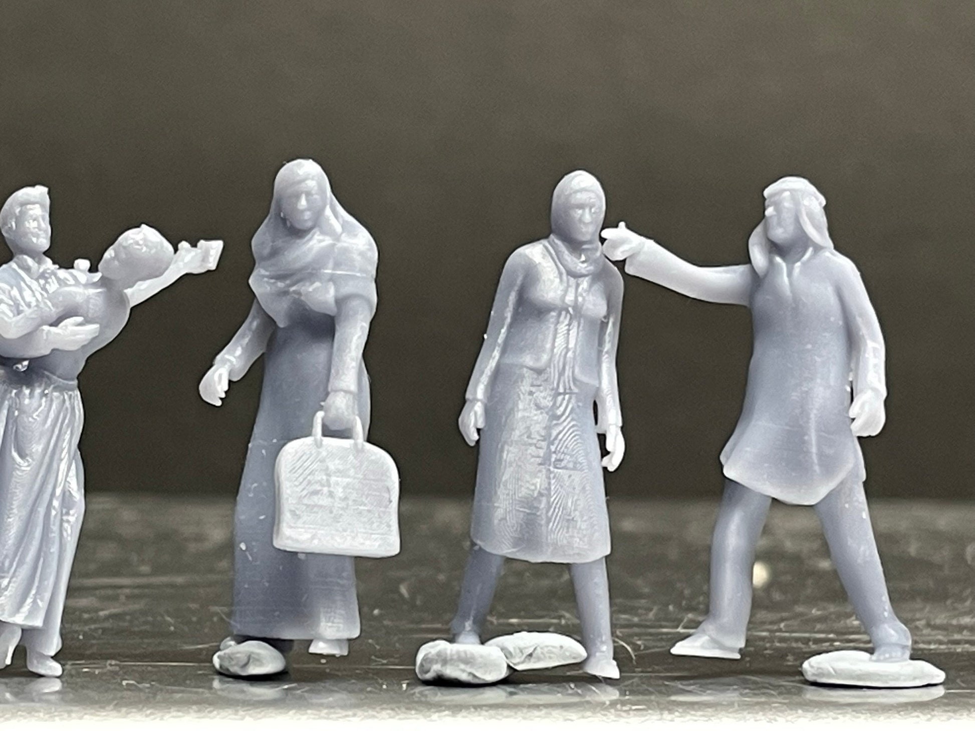 1:64 Miniature Human Figures - Resin / unpainted - great for Dioramas / Hot Wheels - Made in the USA GROUP 263 - Miniature Figures