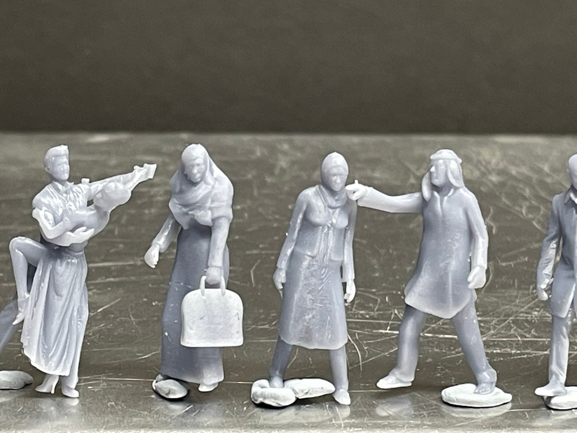 1:64 Miniature Human Figures - Resin / unpainted - great for Dioramas / Hot Wheels - Made in the USA GROUP 263 - Miniature Figures