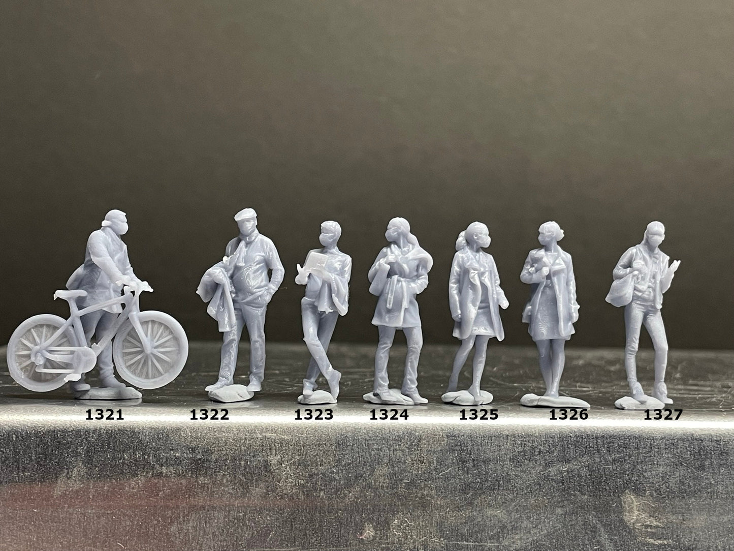 1:64 Miniature Human Figures - Resin / unpainted - great for Dioramas / Hot Wheels - Made in the USA GROUP 261 - Miniature Figures