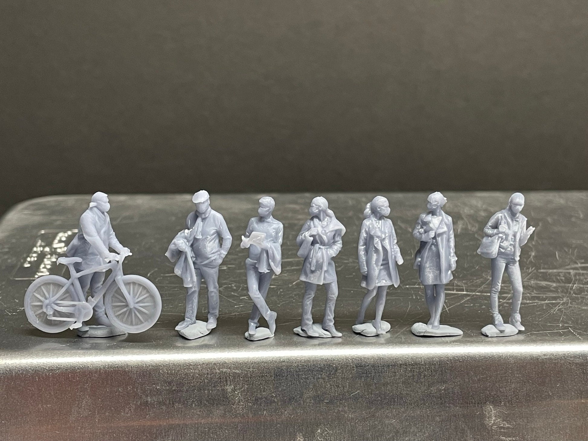 1:64 Miniature Human Figures - Resin / unpainted - great for Dioramas / Hot Wheels - Made in the USA GROUP 261 - Miniature Figures