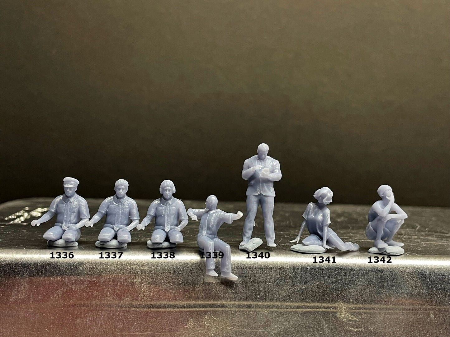 1:64 Miniature Human Figures - Resin / unpainted - great for Dioramas / Hot Wheels - Made in the USA GROUP 259 - Miniature Figures