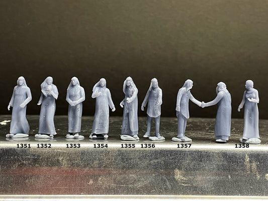 1:64 Miniature Human Figures - Resin / unpainted - great for Dioramas / Hot Wheels - Made in the USA GROUP 262 - Miniature Figures