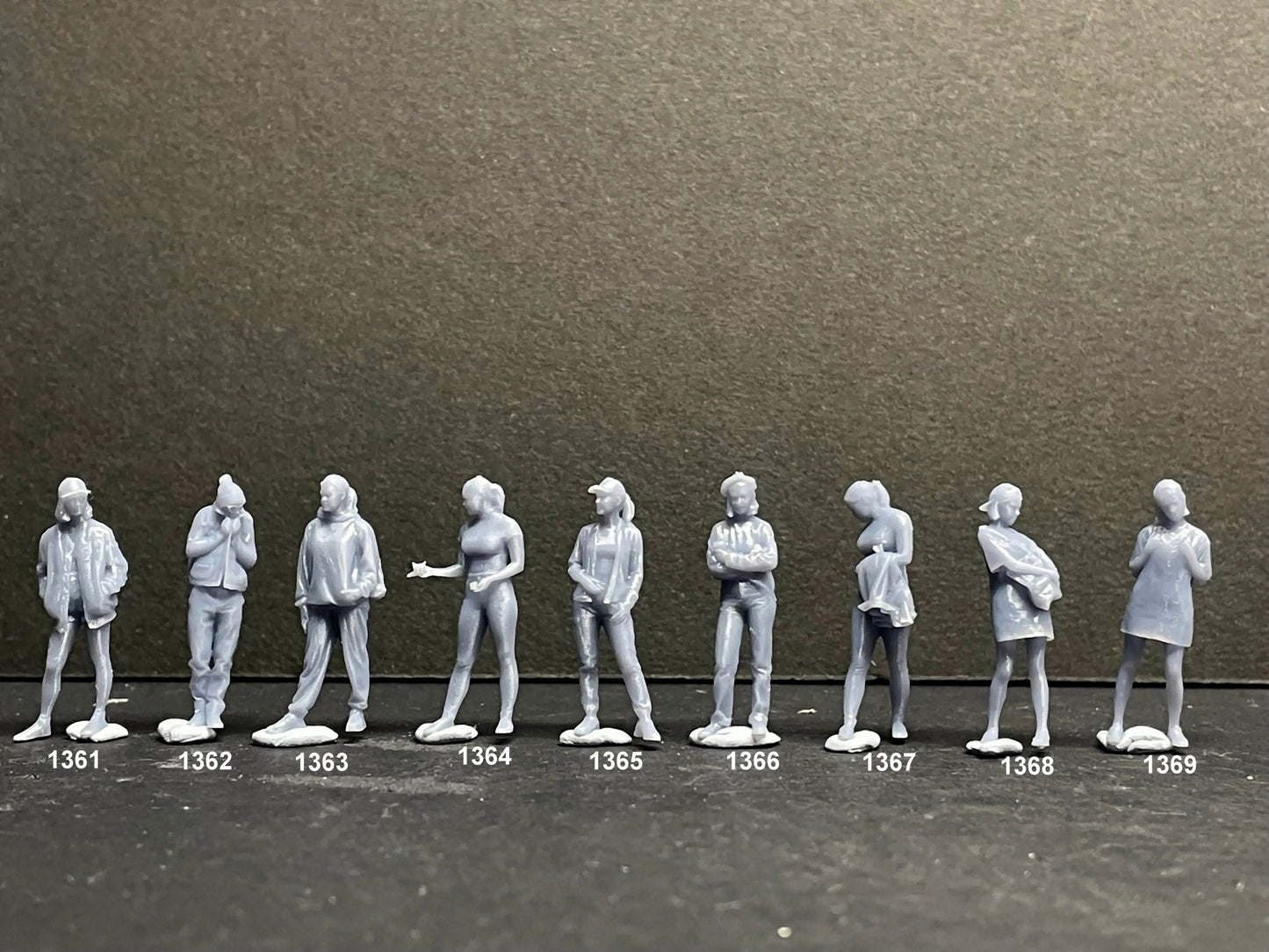 1:64 Miniature Human Figures - Resin / unpainted - great for Dioramas / Hot Wheels - Made in the USA GROUP 271 - Miniature Figures