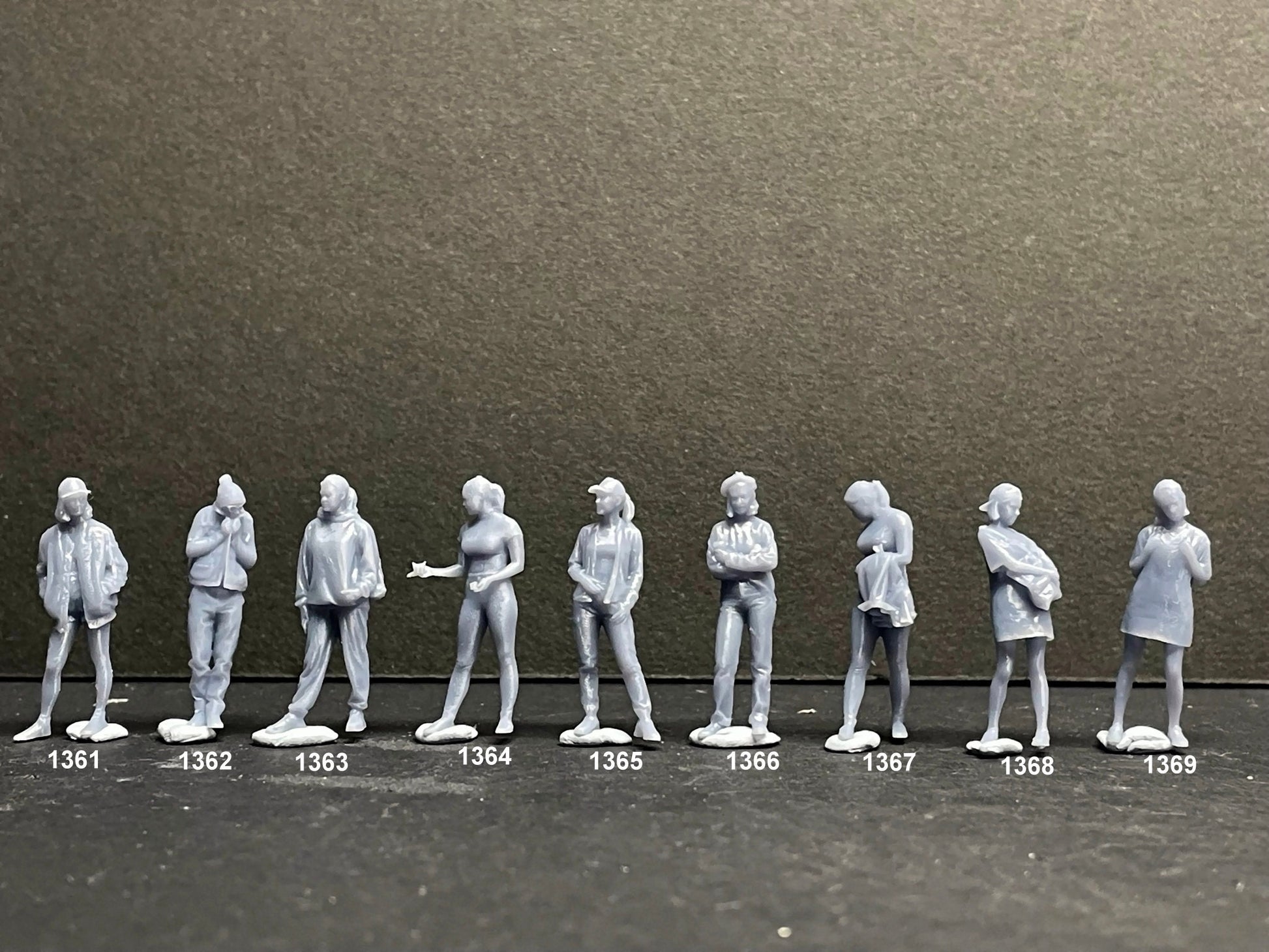 1:64 Miniature Human Figures - Resin / unpainted - great for Dioramas / Hot Wheels - Made in the USA GROUP 271 - Miniature Figures