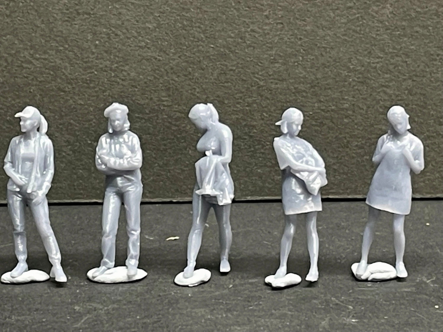 1:64 Miniature Human Figures - Resin / unpainted - great for Dioramas / Hot Wheels - Made in the USA GROUP 271 - Miniature Figures