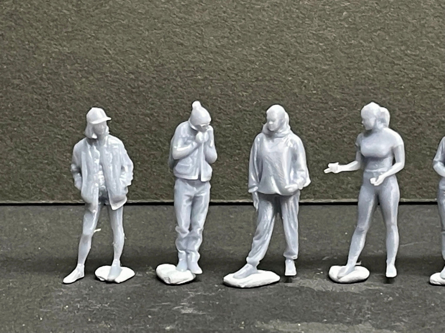 1:64 Miniature Human Figures - Resin / unpainted - great for Dioramas / Hot Wheels - Made in the USA GROUP 271 - Miniature Figures