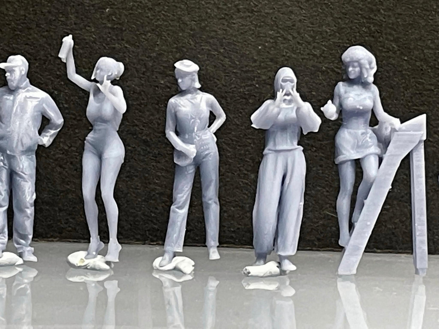 1:64 Miniature Human Figures - Resin / unpainted - great for Dioramas / Hot Wheels - Made in the USA GROUP 274 - Miniature Figures