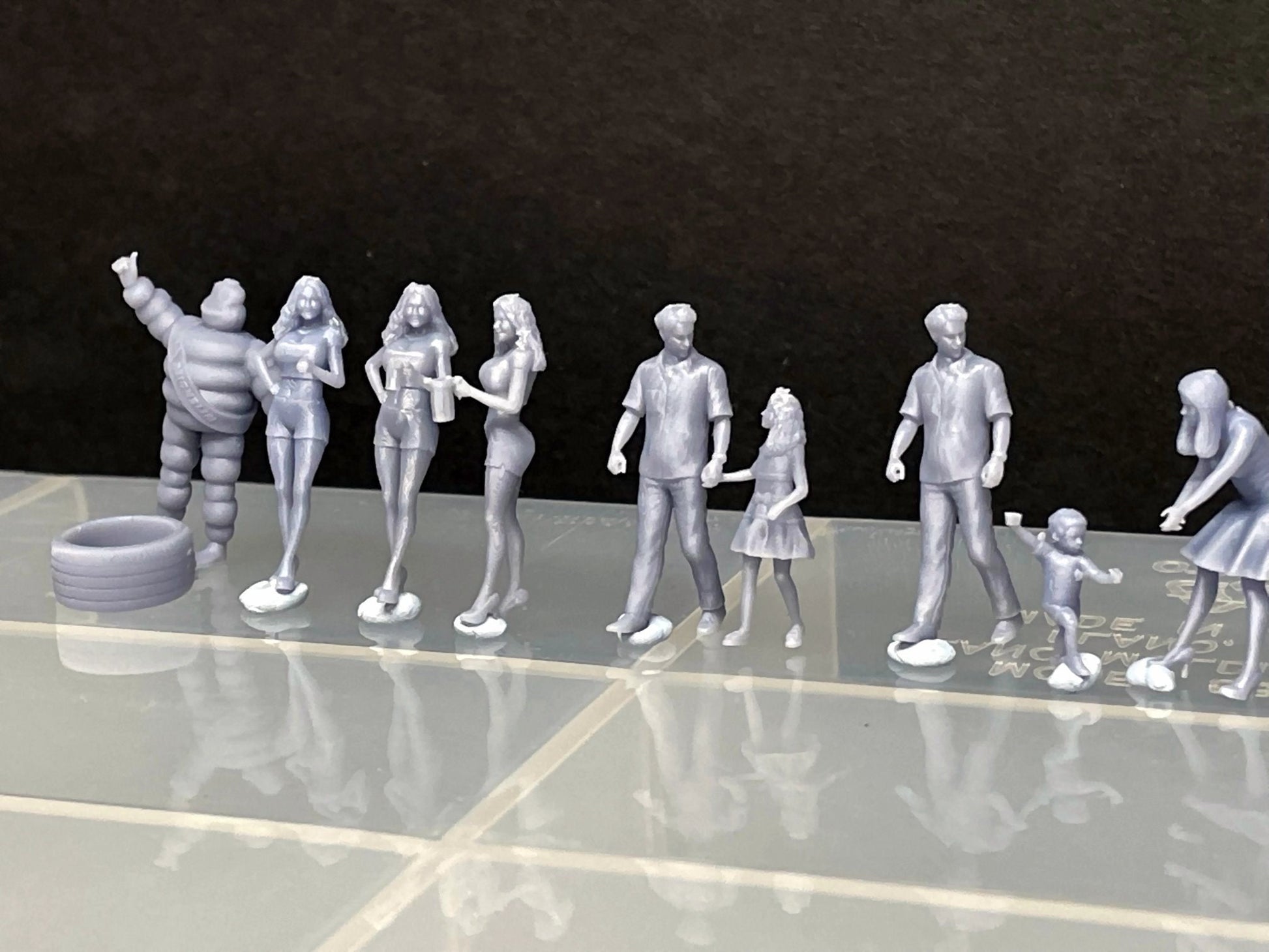 1:64 Miniature Human Figures - Resin / unpainted - great for Dioramas / Hot Wheels - Made in the USA GROUP 315 - Miniature Figures