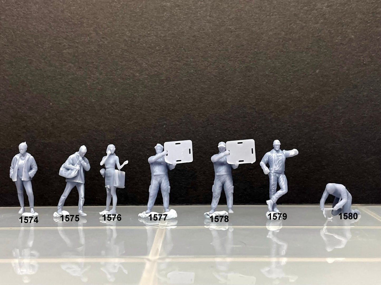 1:64 Miniature Human Figures - Resin / unpainted - great for Dioramas / Hot Wheels - Made in the USA GROUP 295 - Miniature Figures