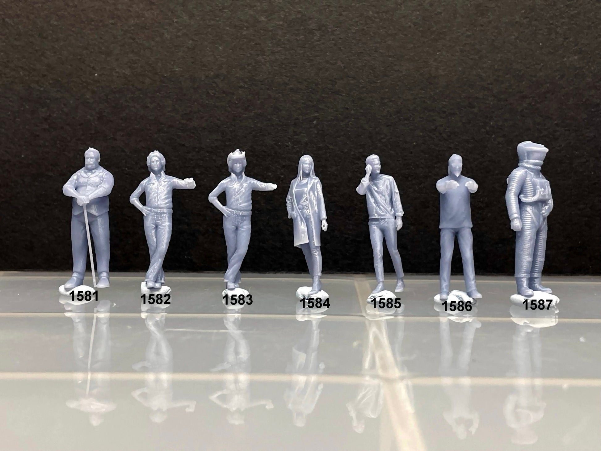 1:64 Miniature Human Figures - Resin / unpainted - great for Dioramas / Hot Wheels - Made in the USA GROUP 296 - Miniature Figures