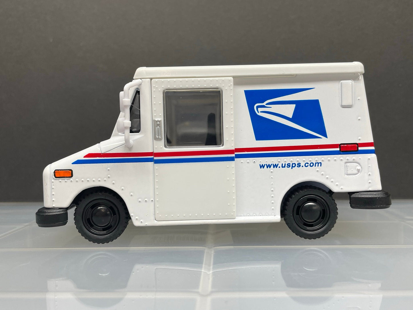 1:36 Under 5" USPS LLV Mail Delivery Truck - Great For Dioramas & Diecast Photography - Very Detailed