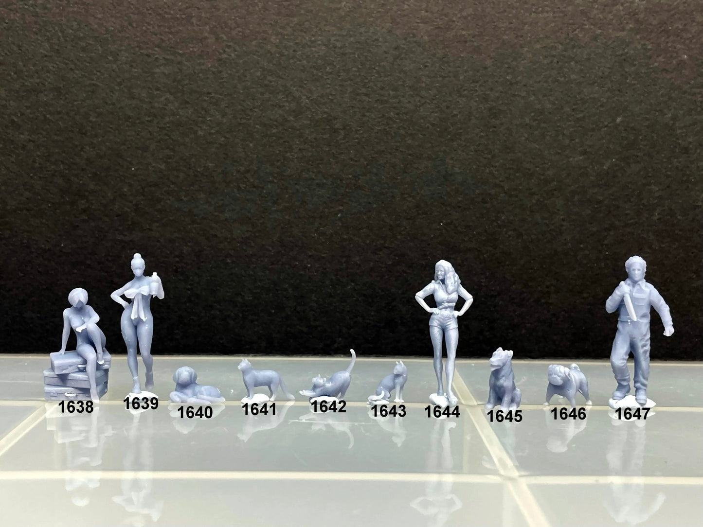 1:64 Miniature Human Figures - Resin / unpainted - great for Dioramas / Hot Wheels - Made in the USA GROUP 303 - Miniature 1.10