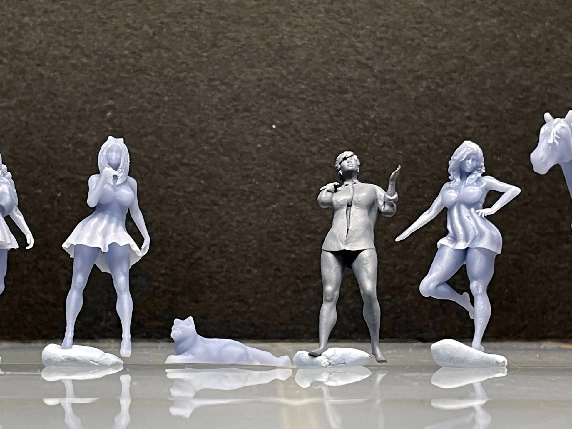 1:64 Miniature Human Figures - Resin / unpainted - great for Dioramas / Hot Wheels - Made in the USA GROUP 304 - Miniature