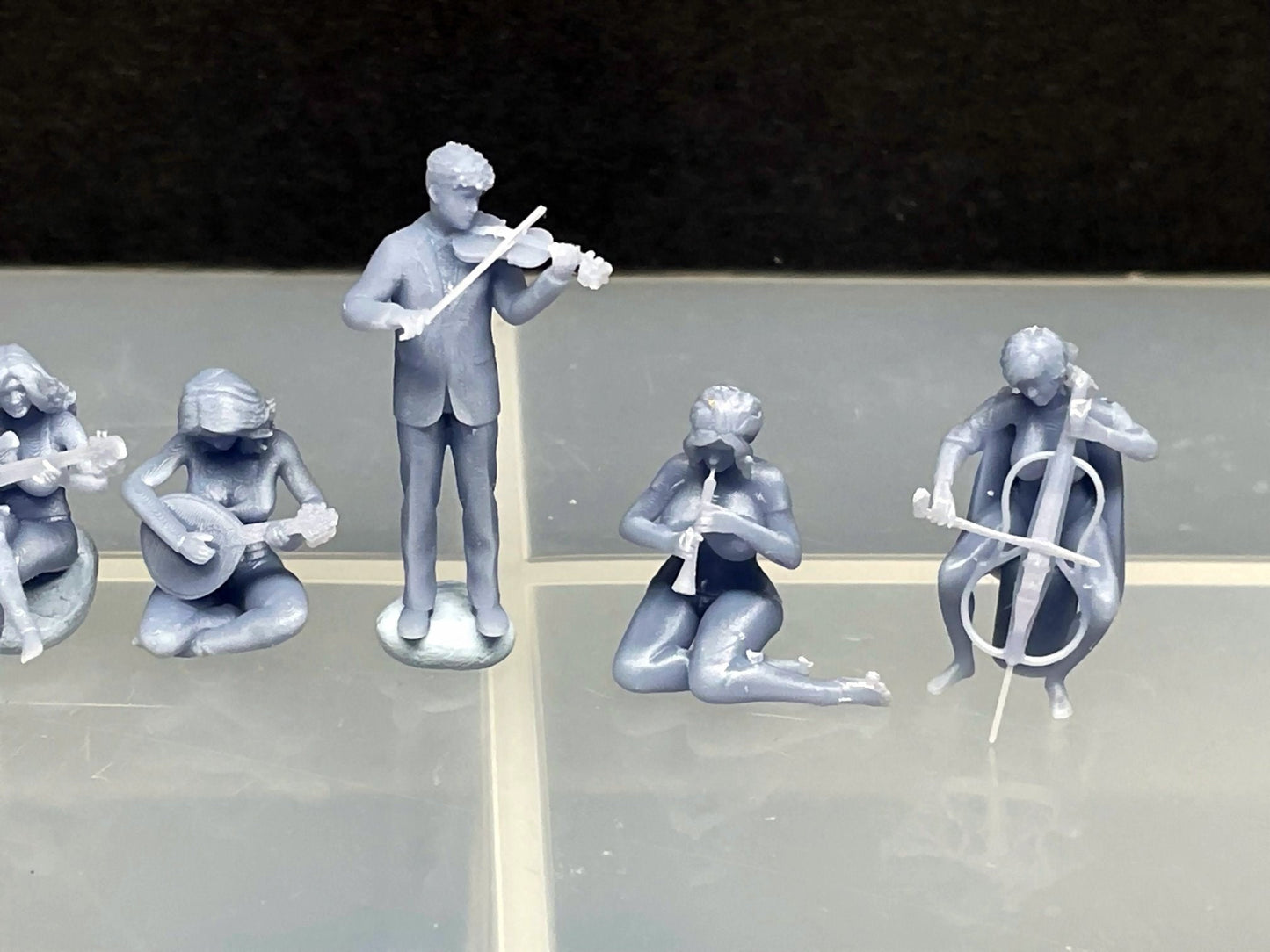 1:64 Miniature Human Figures - Resin / unpainted - great for Dioramas / Hot Wheels - Made in the USA Musicians - Miniature 1.10"