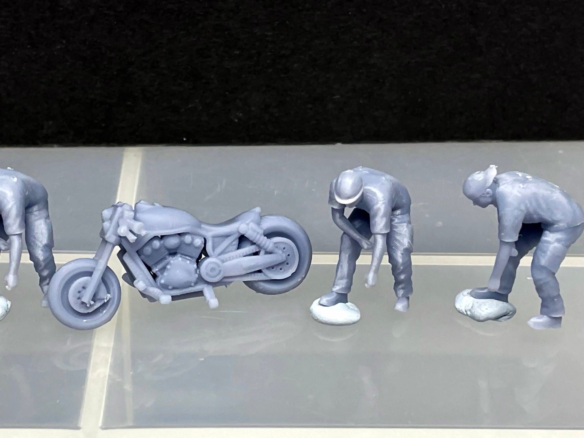 1:64 Miniature Human Figures - Resin / unpainted - great for Dioramas / Hot Wheels - Made in the USA GROUP 307 - Miniature Fast & Furious