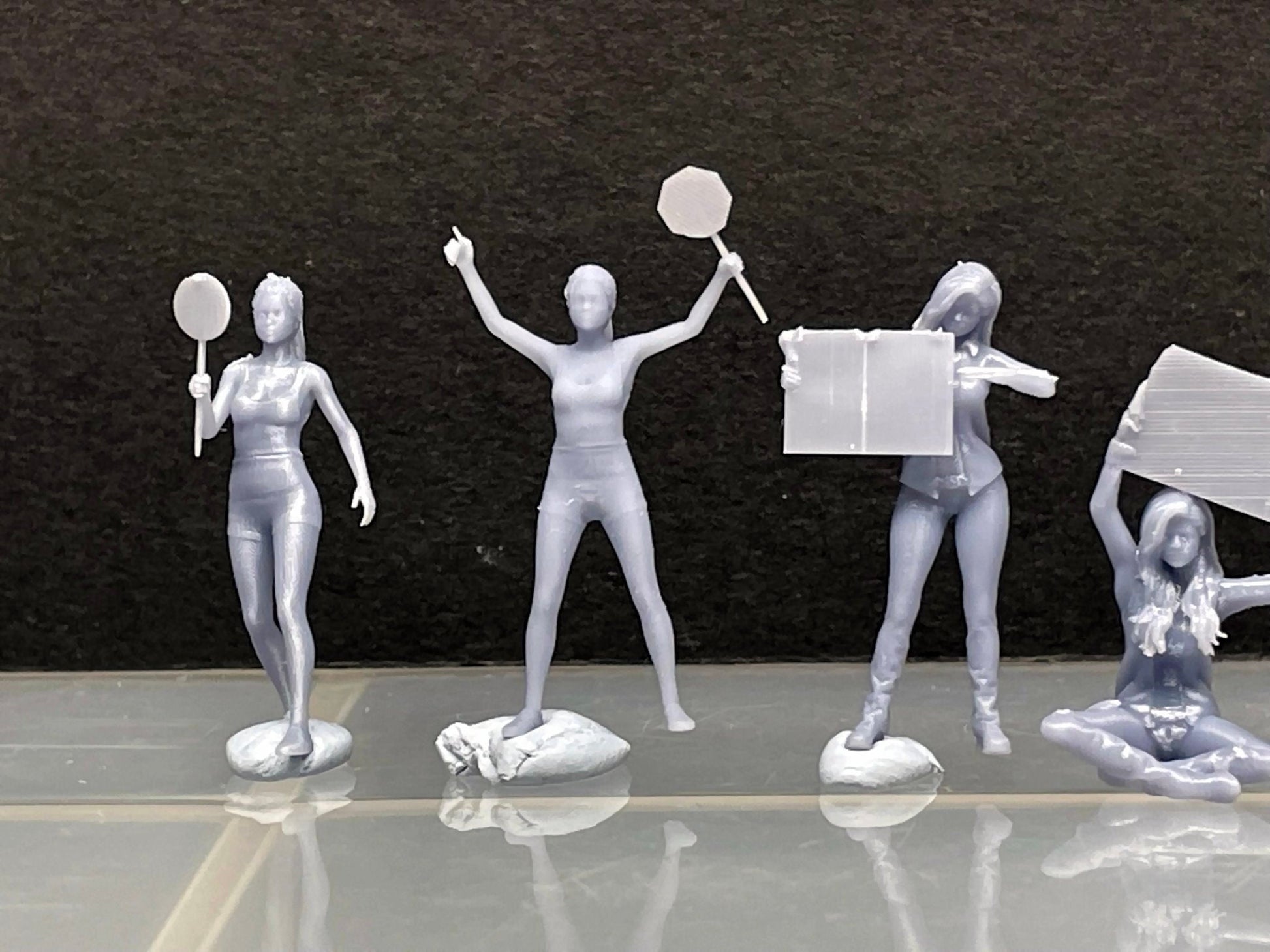 1:64 Miniature Human Figures - Resin / unpainted - great for Dioramas / Hot Wheels - Made in the USA LOT 322 - Miniature 1.10"