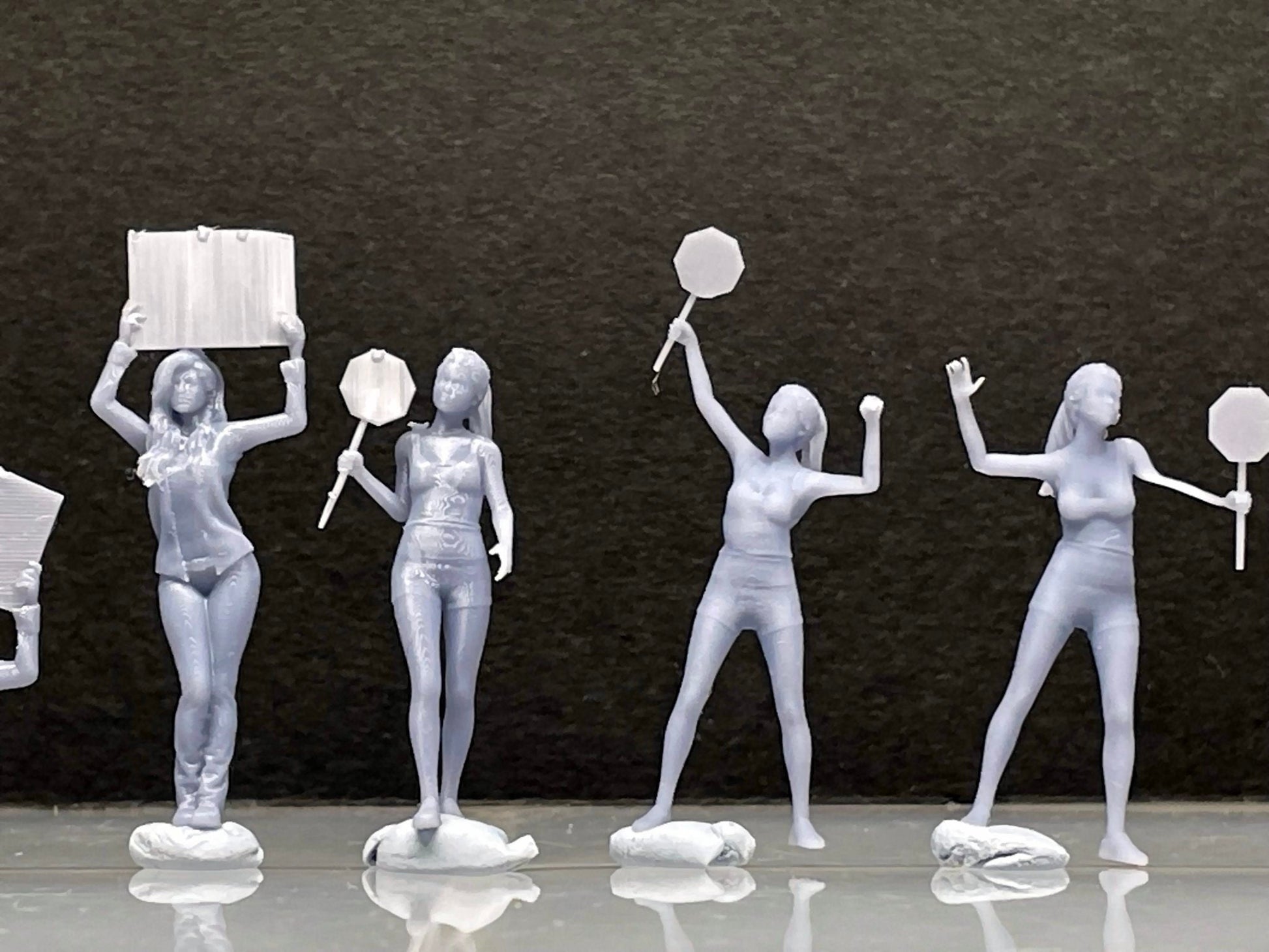 1:64 Miniature Human Figures - Resin / unpainted - great for Dioramas / Hot Wheels - Made in the USA LOT 322 - Miniature 1.10"