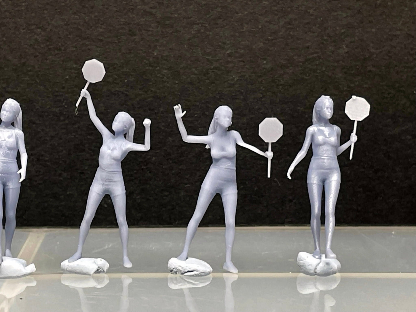 1:64 Miniature Human Figures - Resin / unpainted - great for Dioramas / Hot Wheels - Made in the USA LOT 322 - Miniature 1.10"