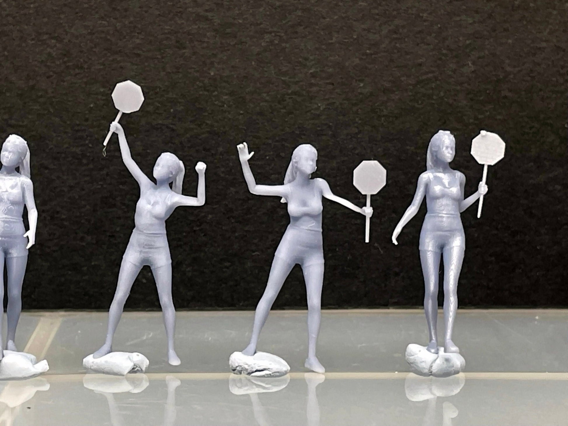1:64 Miniature Human Figures - Resin / unpainted - great for Dioramas / Hot Wheels - Made in the USA LOT 322 - Miniature 1.10"