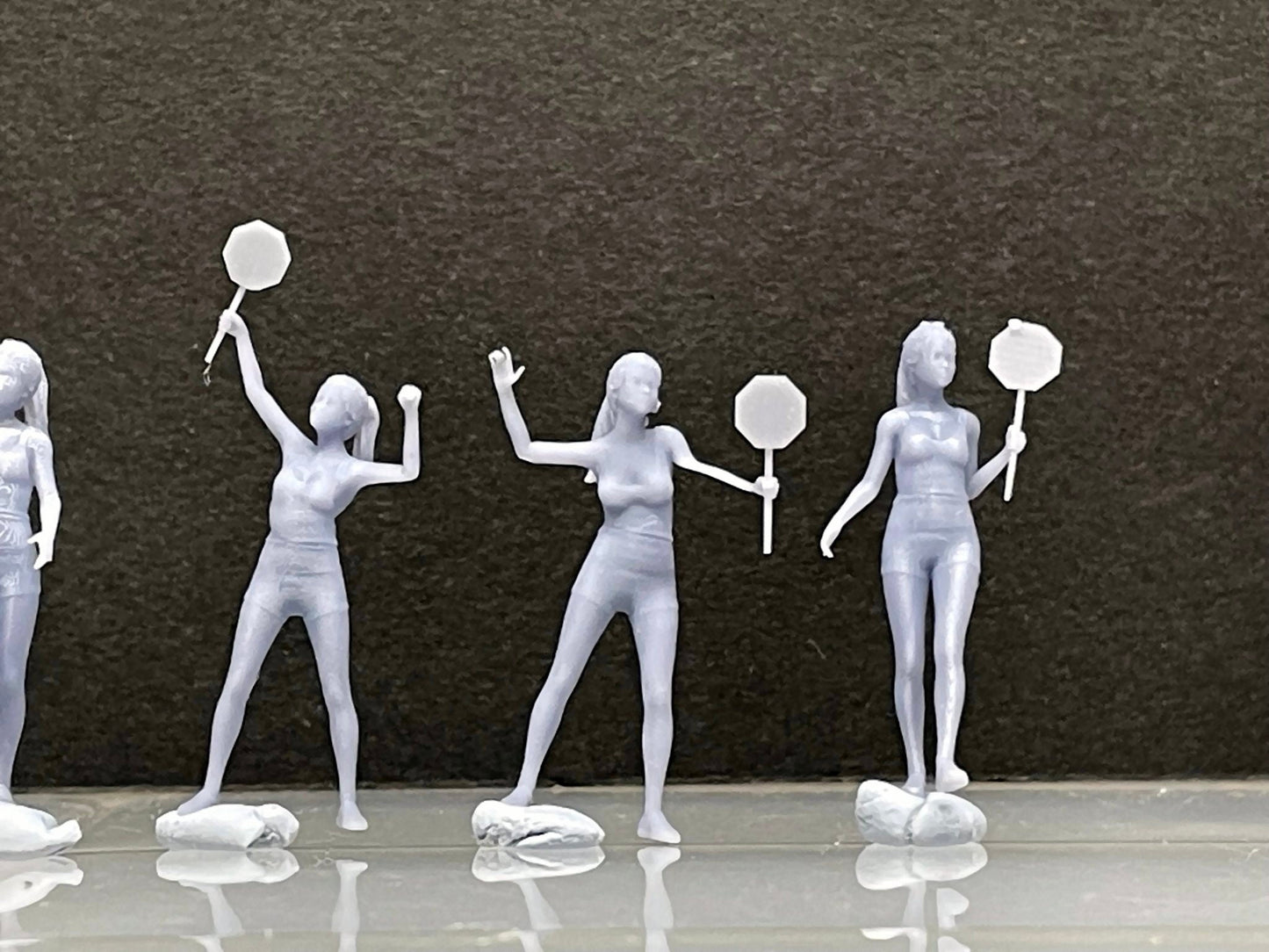 1:64 Miniature Human Figures - Resin / unpainted - great for Dioramas / Hot Wheels - Made in the USA LOT 322 - Miniature 1.10"