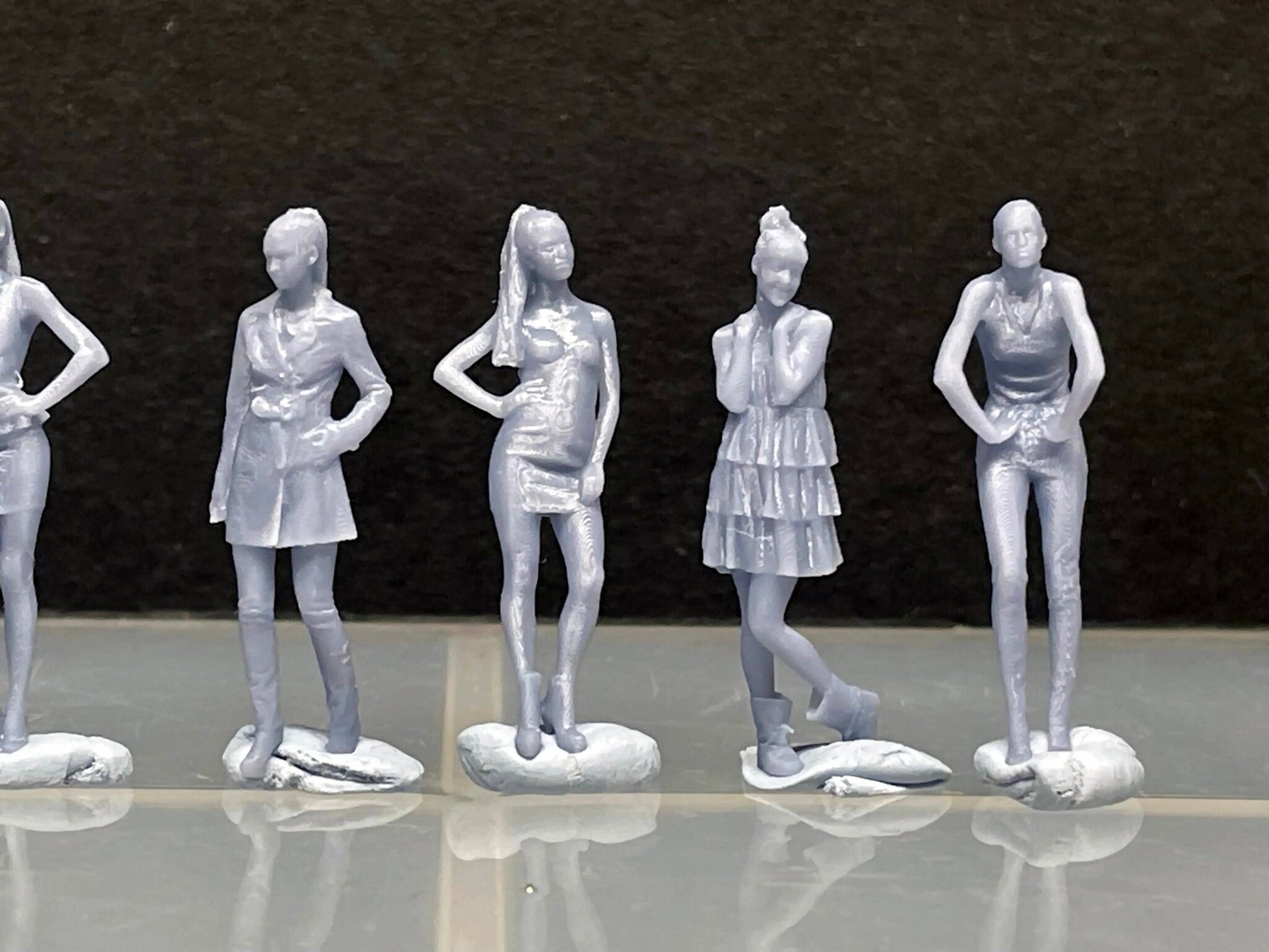 1:64 Miniature Human Figures - Resin / unpainted - great for Dioramas / Hot Wheels - Made in the USA LOT 413 - Miniature 1.10"