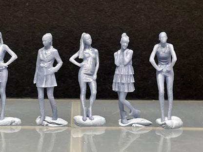 1:64 Miniature Human Figures - Resin / unpainted - great for Dioramas / Hot Wheels - Made in the USA LOT 413 - Miniature 1.10"