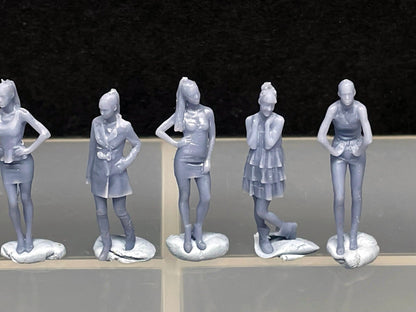 1:64 Miniature Human Figures - Resin / unpainted - great for Dioramas / Hot Wheels - Made in the USA LOT 413 - Miniature 1.10"