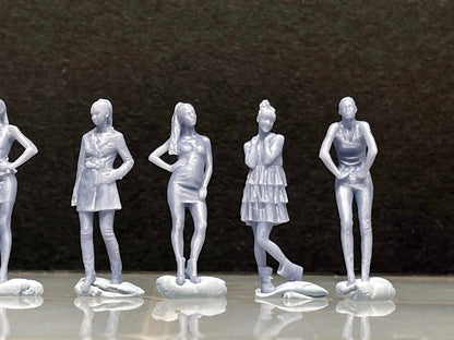 1:64 Miniature Human Figures - Resin / unpainted - great for Dioramas / Hot Wheels - Made in the USA LOT 413 - Miniature 1.10"