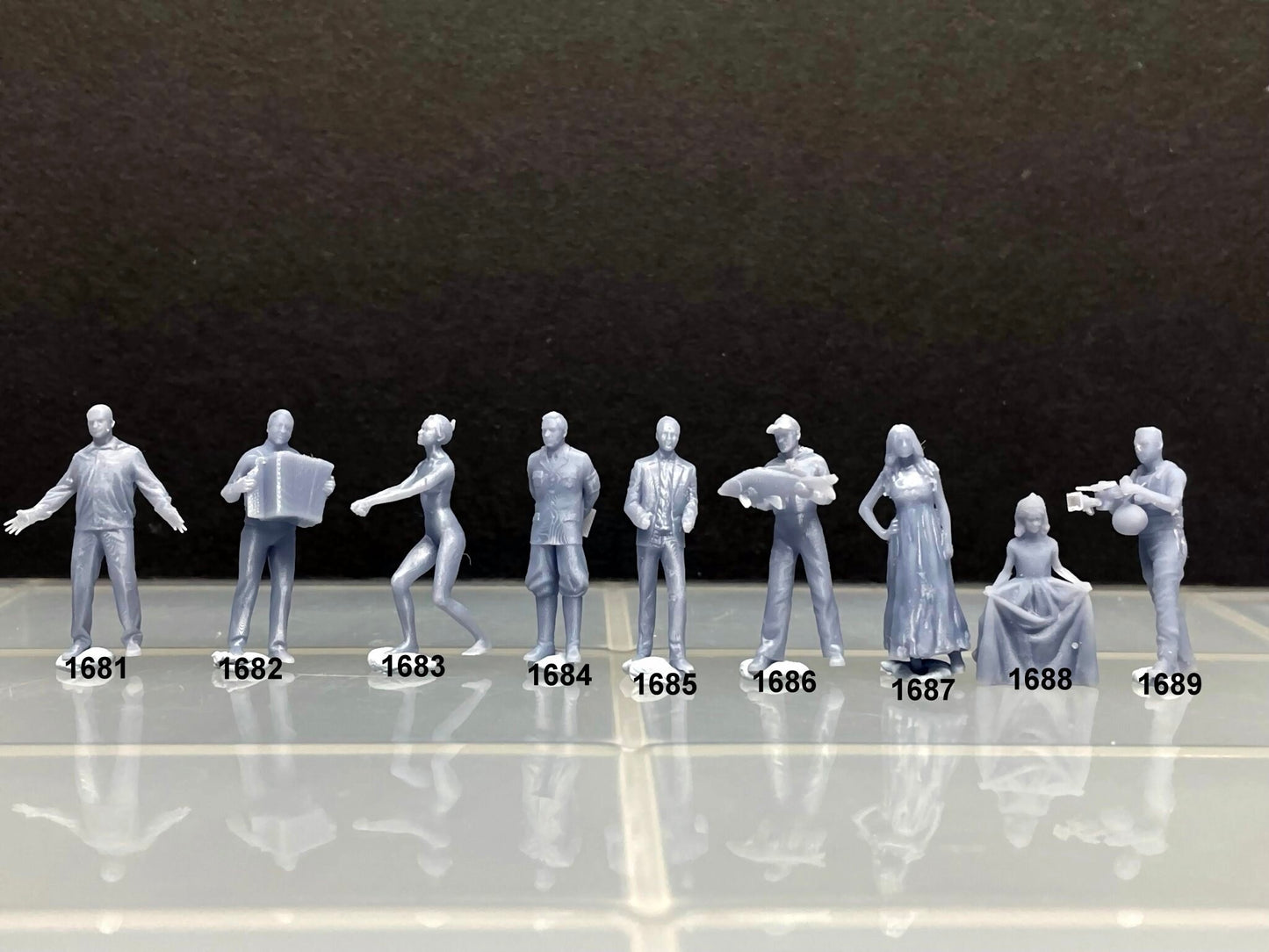 1:64 Miniature Human Figures - Resin / unpainted - great for Dioramas / Hot Wheels - Made in the USA GROUP 308 - Miniature 1.10 Inches