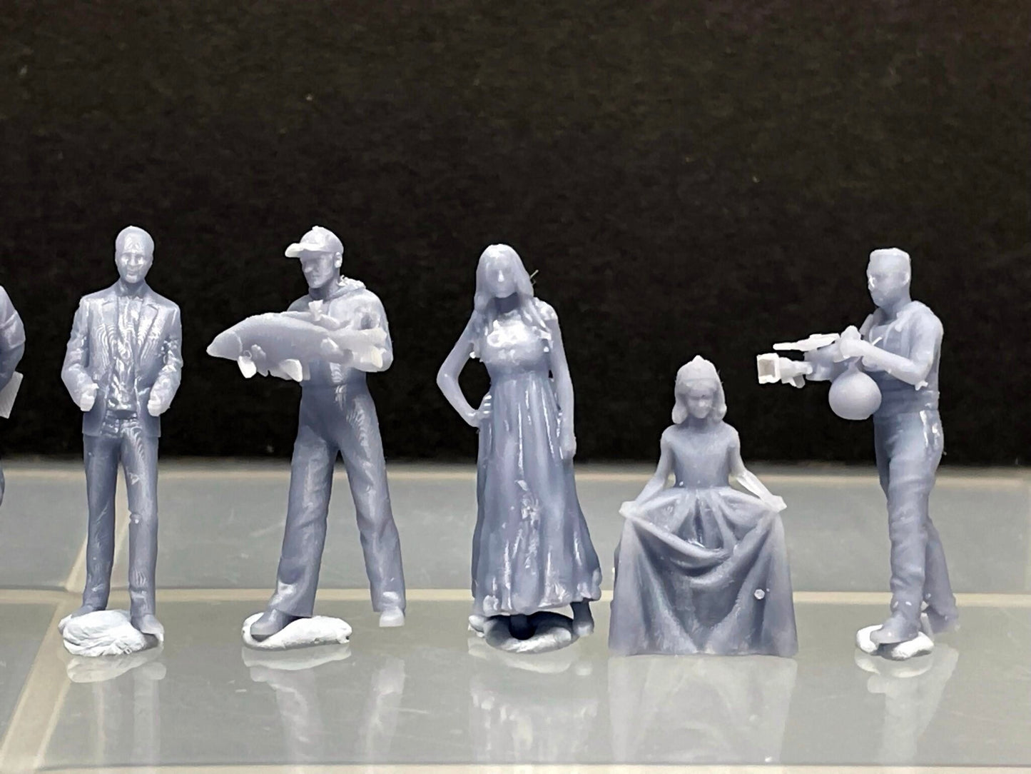 1:64 Miniature Human Figures - Resin / unpainted - great for Dioramas / Hot Wheels - Made in the USA GROUP 308 - Miniature 1.10 Inches