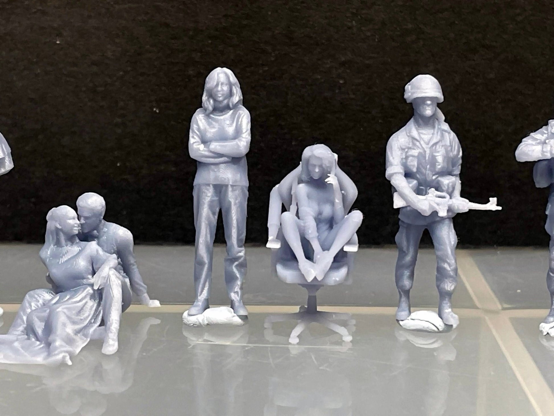 1:64 Miniature Human Figures - Resin / unpainted - great for Dioramas / Hot Wheels - Made in the USA GROUP 309 - Miniature 1.10"