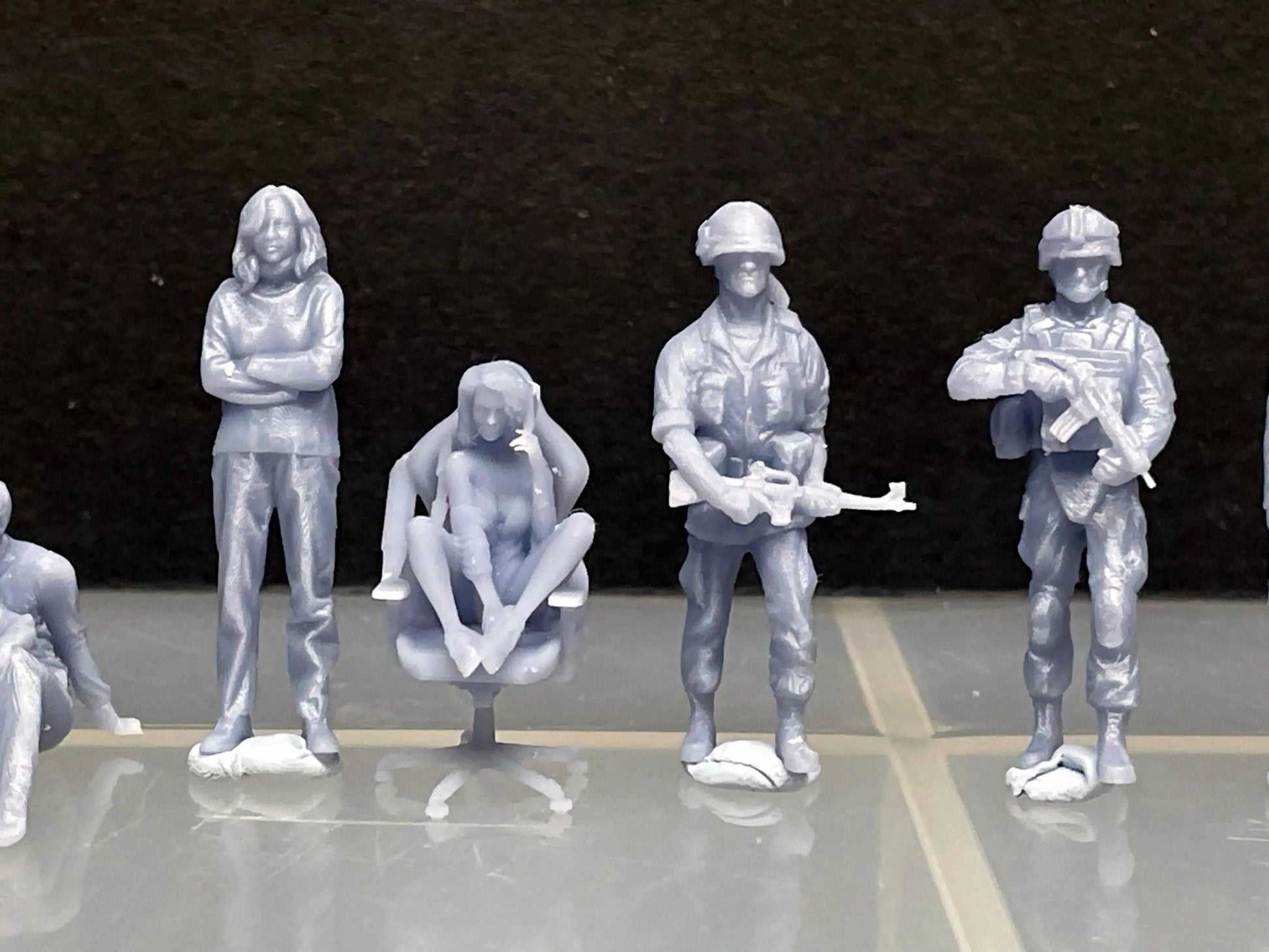 1:64 Miniature Human Figures - Resin / unpainted - great for Dioramas / Hot Wheels - Made in the USA GROUP 309 - Miniature 1.10"