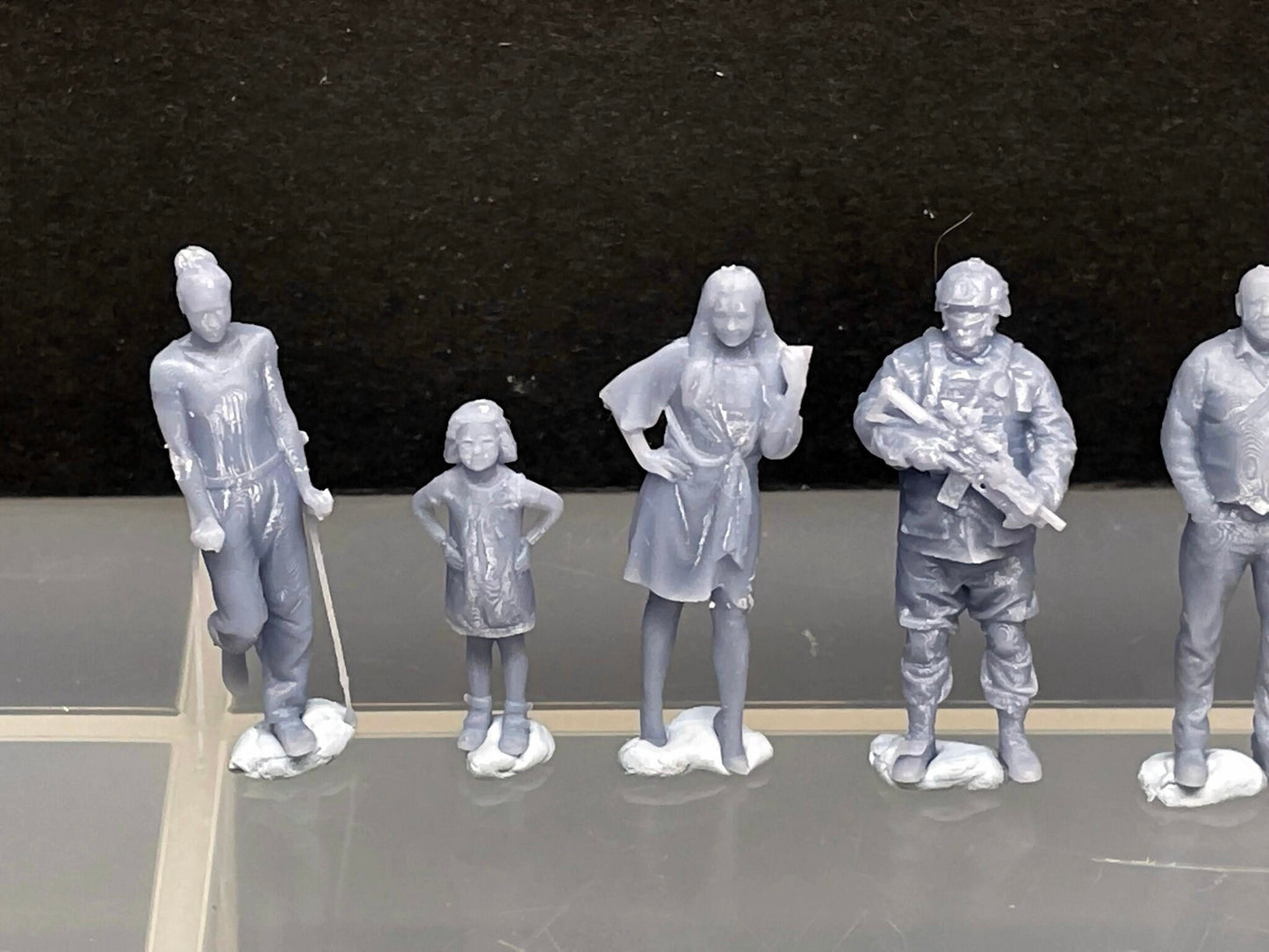 1:64 Miniature Human Figures - Resin / unpainted - great for Dioramas / Hot Wheels - Made in the USA GROUP 310 - Miniature 1.10"