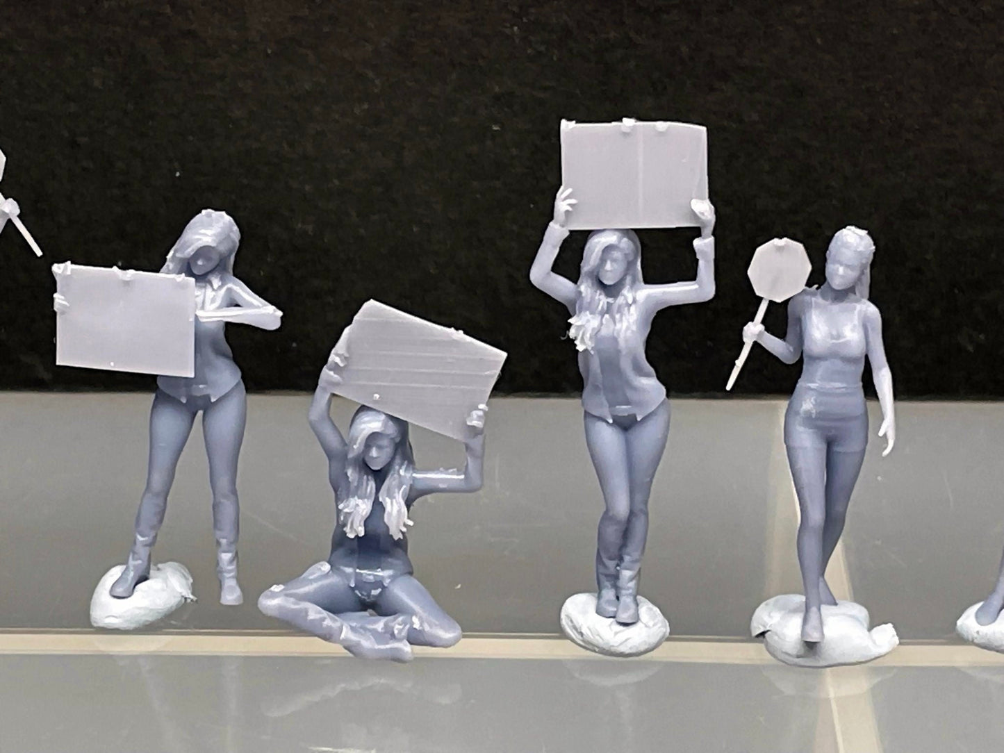 1:64 Miniature Human Figures - Resin / unpainted - great for Dioramas / Hot Wheels - Made in the USA LOT 322 - Miniature 1.10"
