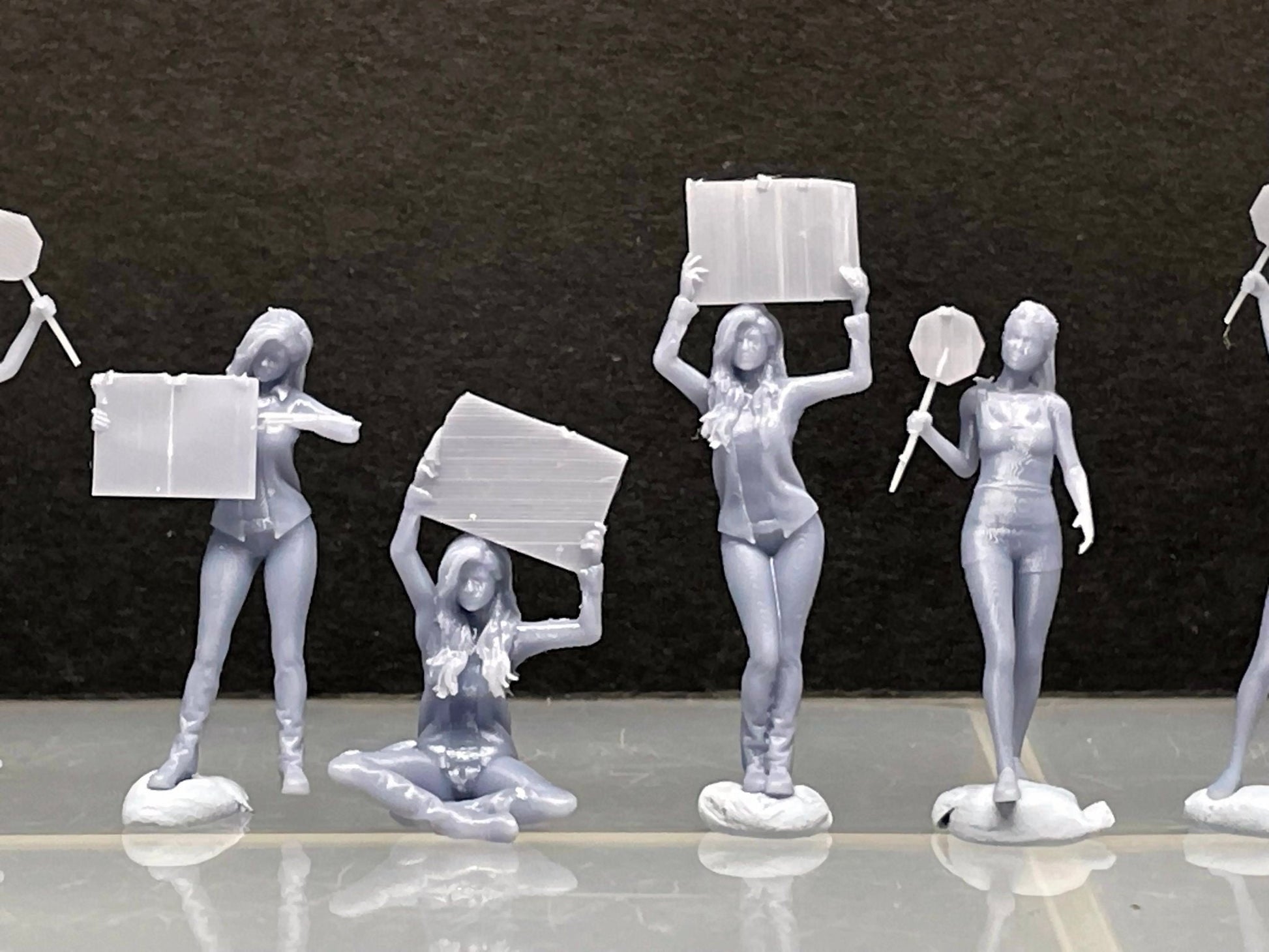 1:64 Miniature Human Figures - Resin / unpainted - great for Dioramas / Hot Wheels - Made in the USA LOT 322 - Miniature 1.10"