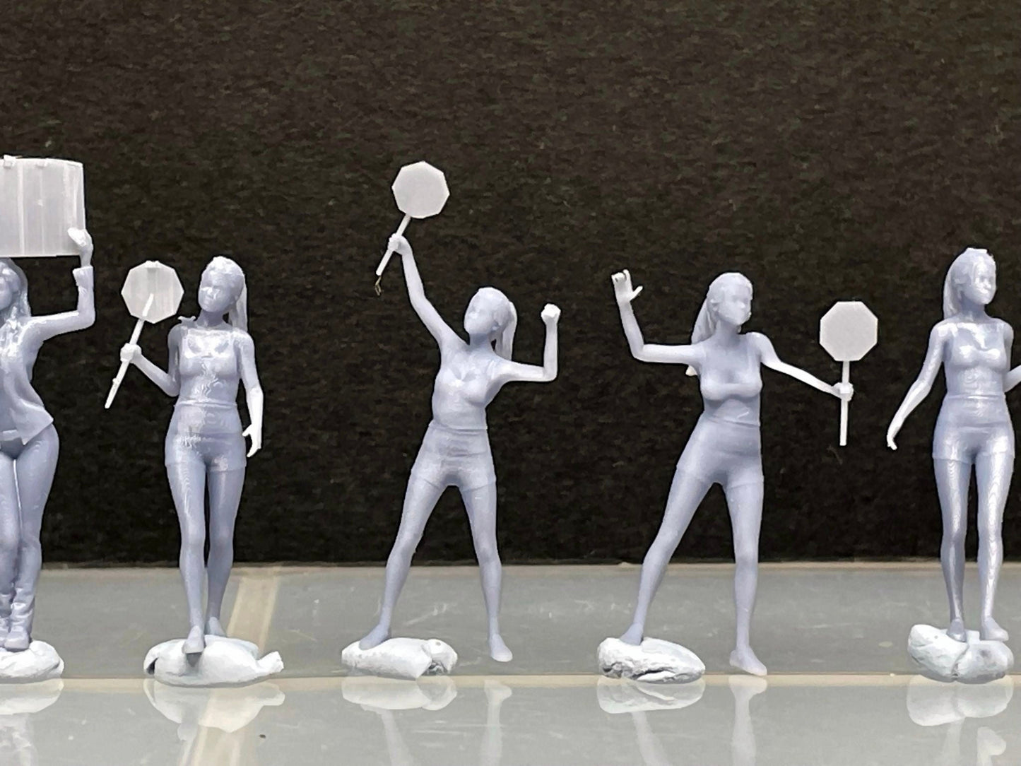 1:64 Miniature Human Figures - Resin / unpainted - great for Dioramas / Hot Wheels - Made in the USA LOT 322 - Miniature 1.10"