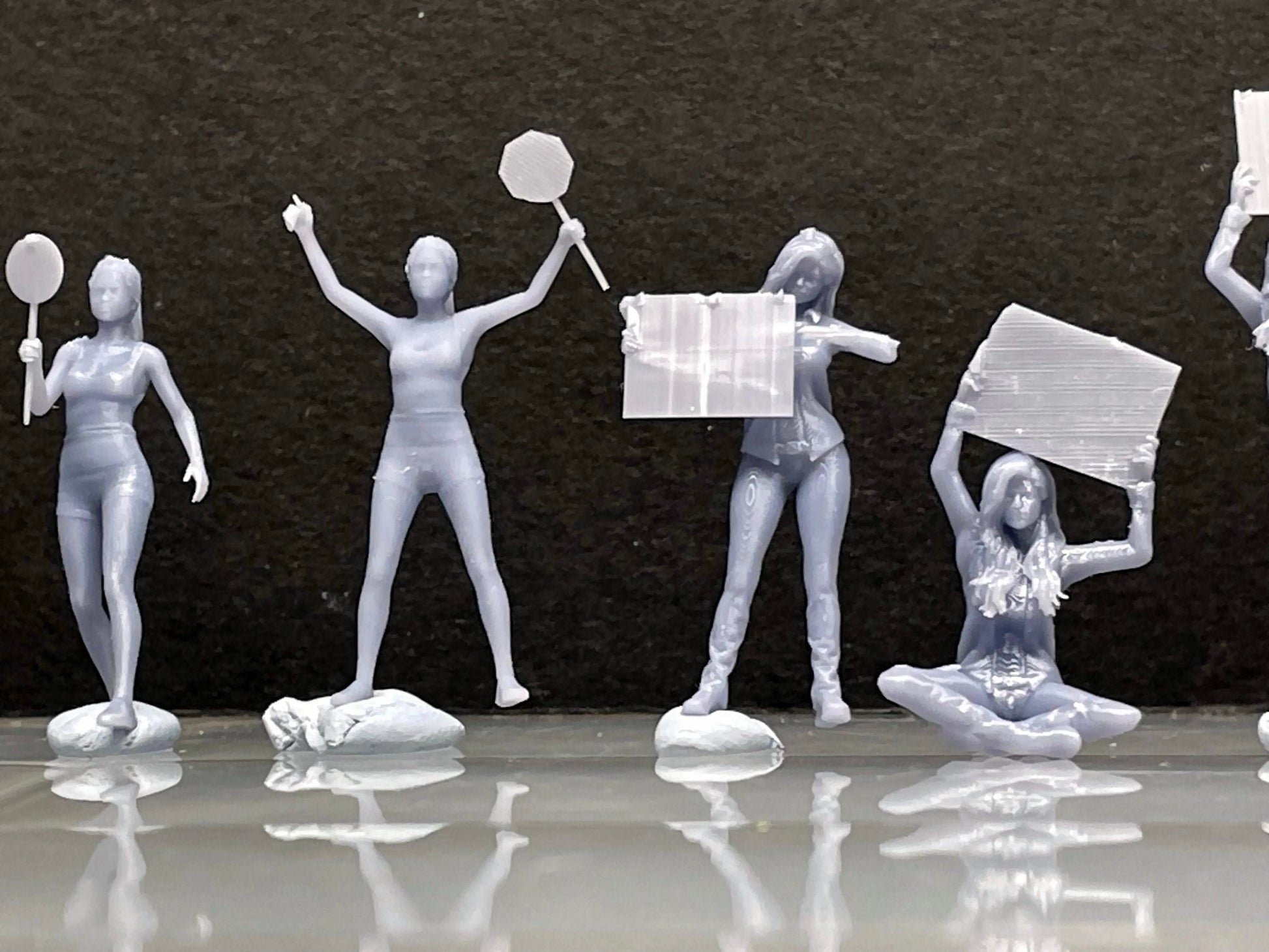 1:64 Miniature Human Figures - Resin / unpainted - great for Dioramas / Hot Wheels - Made in the USA LOT 322 - Miniature 1.10"
