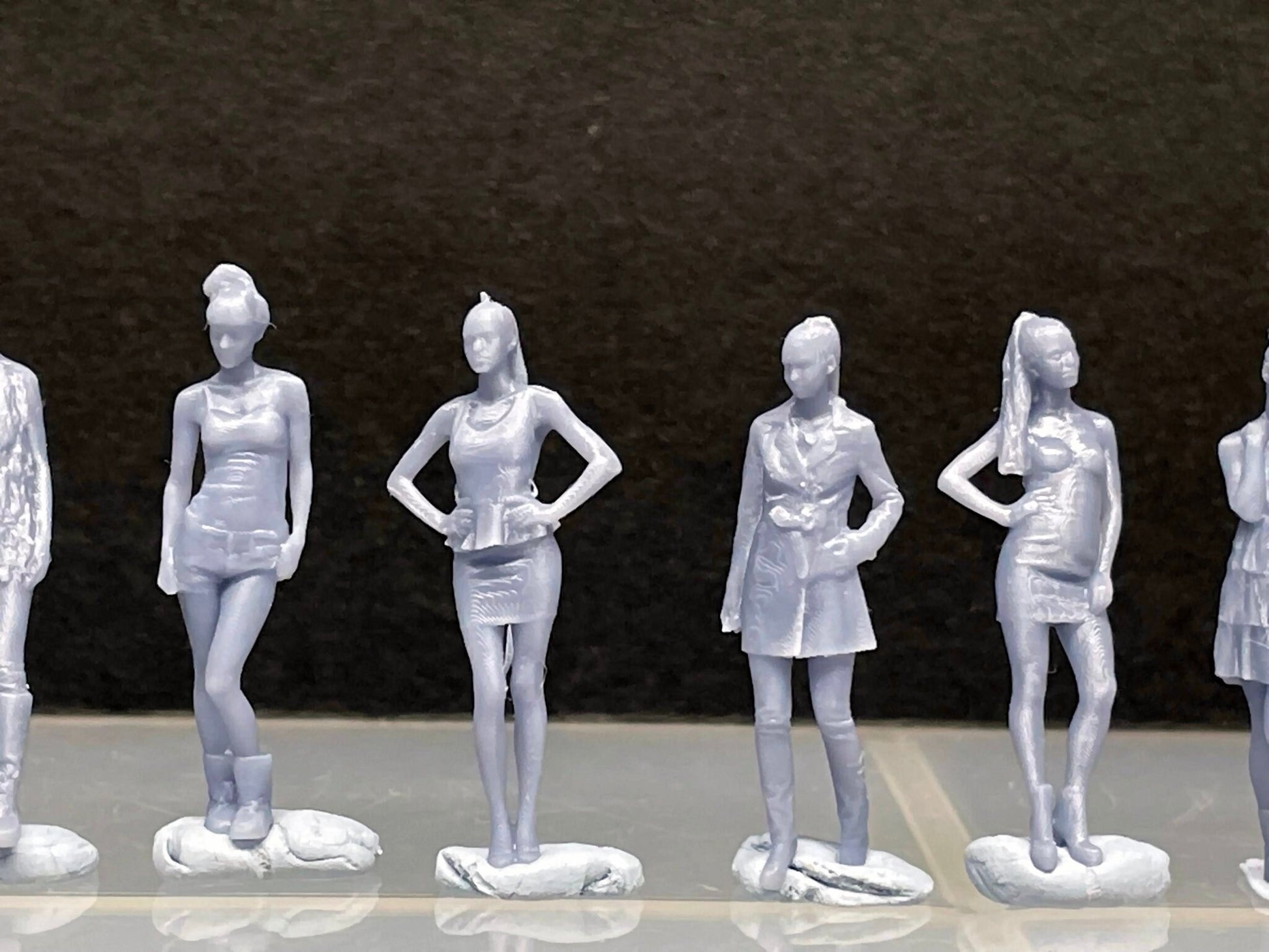 1:64 Miniature Human Figures - Resin / unpainted - great for Dioramas / Hot Wheels - Made in the USA LOT 413 - Miniature 1.10"