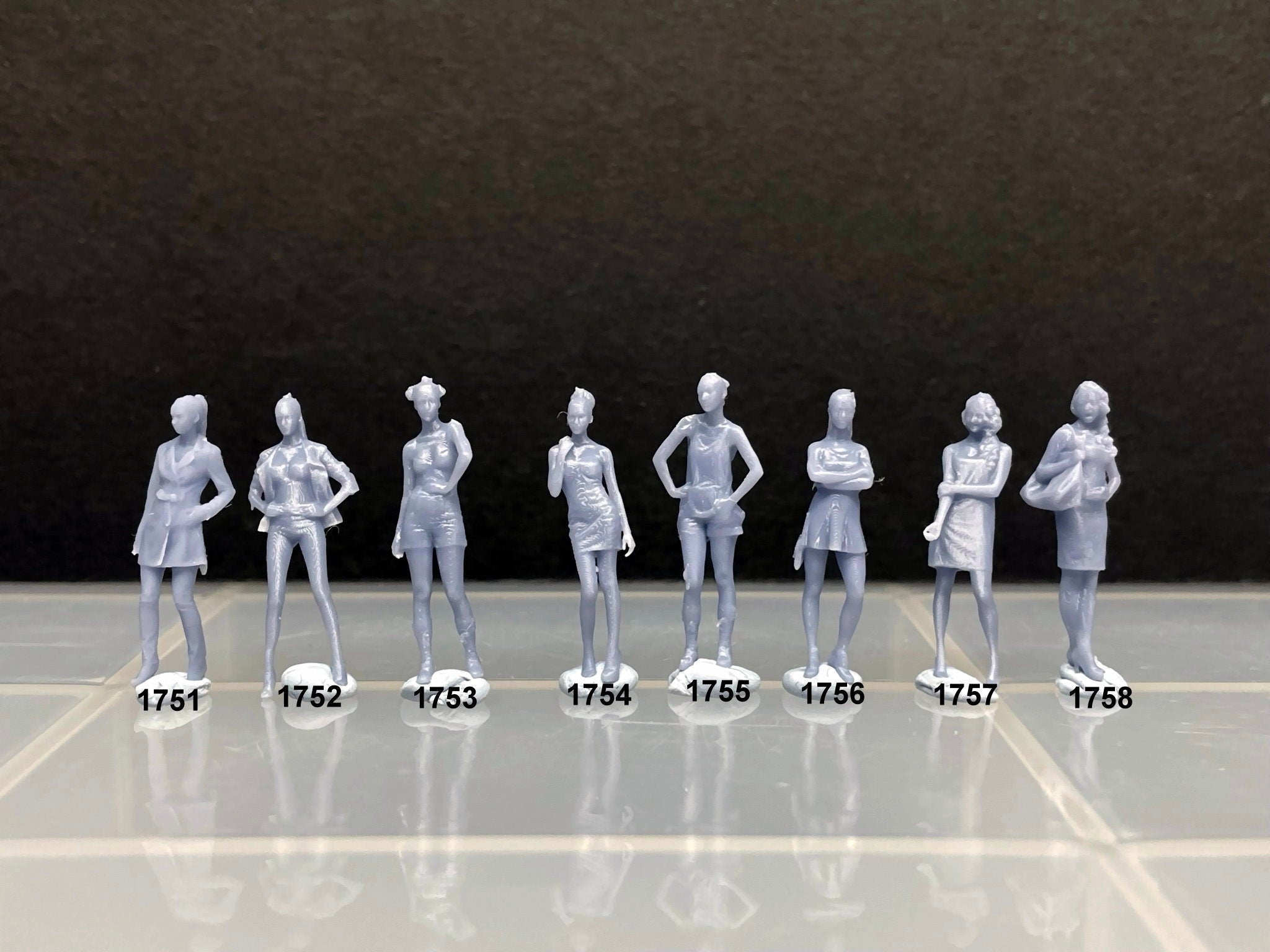 Single Mini Human 1:64 Miniature Human Figures - Resin / unpainted - great for Dioramas ...