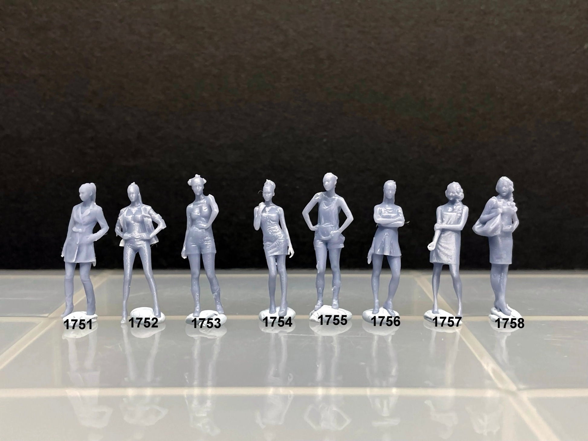 1:64 Miniature Human Figures - Resin / unpainted - great for Dioramas / Hot Wheels - Made in the USA LOT 414 - Miniature 1.10"