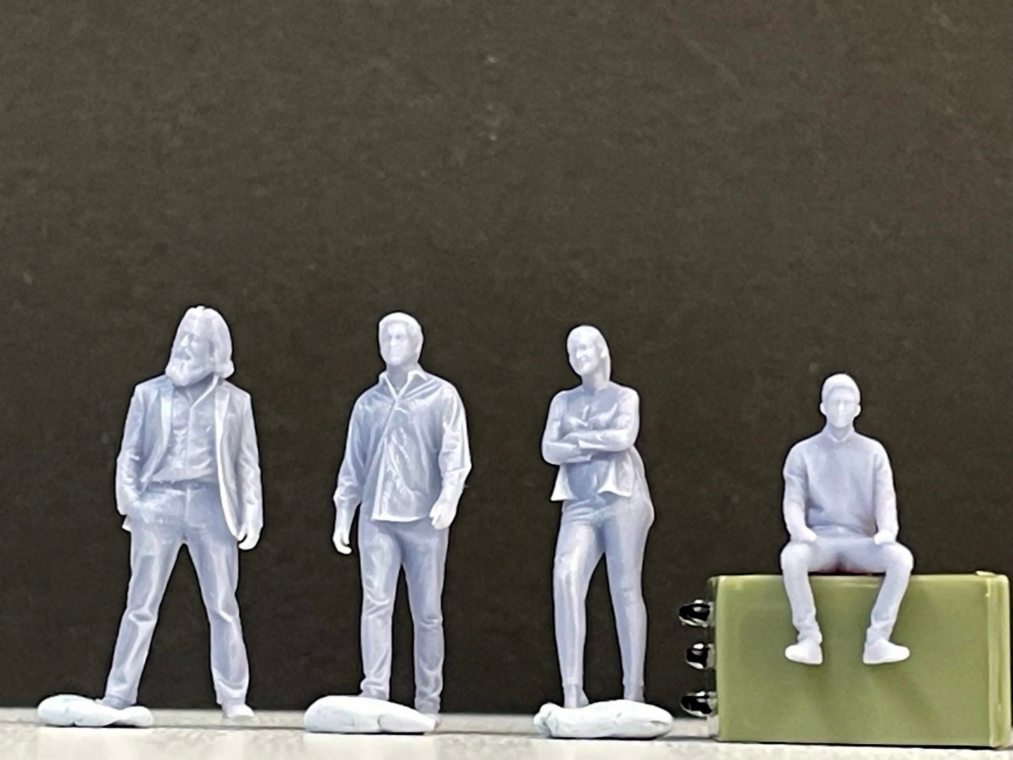 1:64 Miniature Human Figures - Resin / unpainted - great for Dioramas / Hot Wheels - Made in the USA LOT 420 - Miniature 1.10"