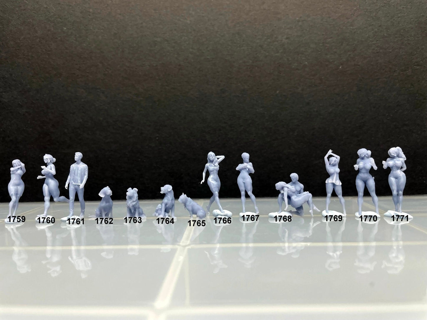 1:64 Miniature Human Figures - Resin / unpainted - great for Dioramas / Hot Wheels - Made in the USA LOT 305 - Miniature 1.10"