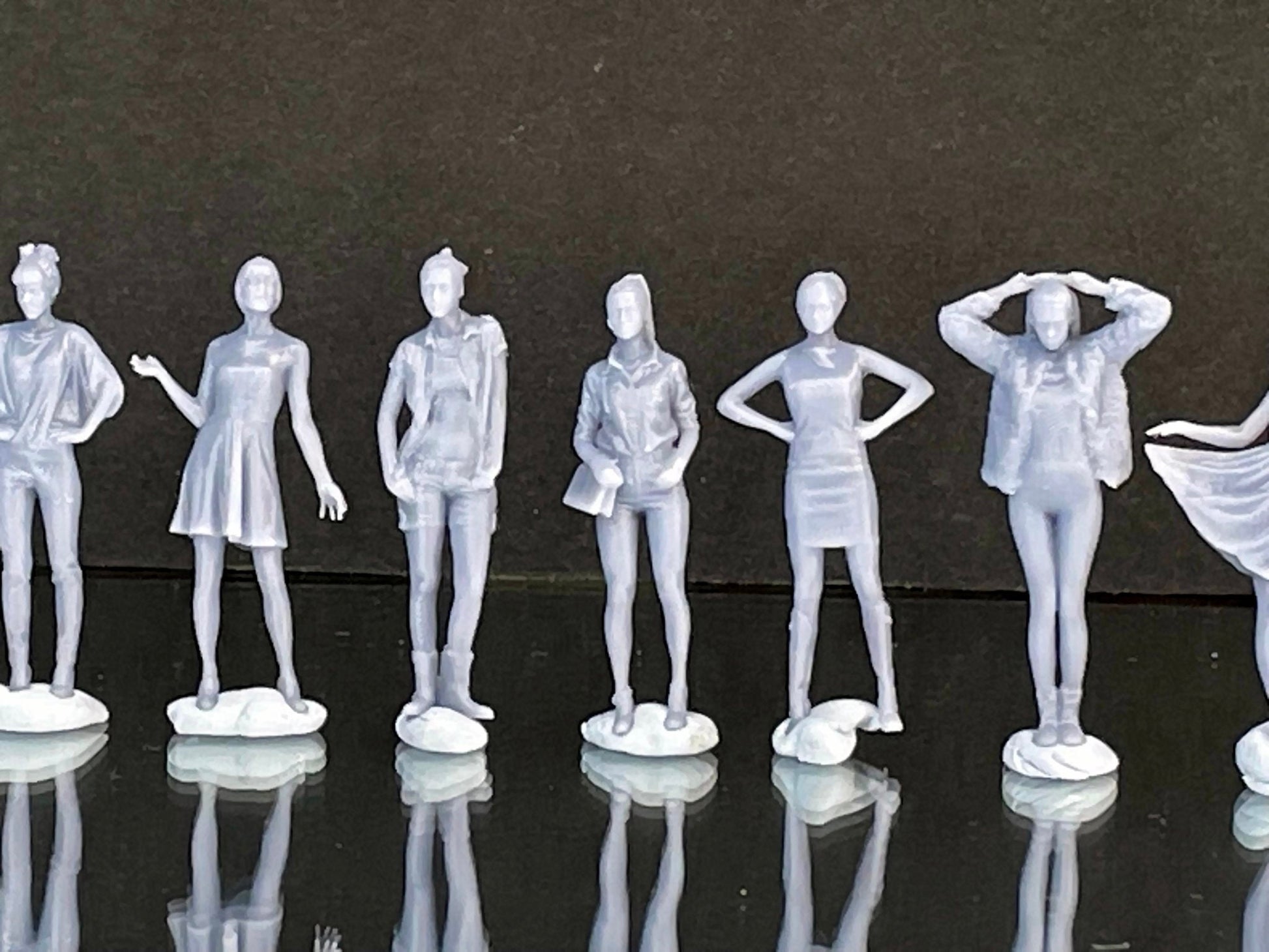 1:64 Miniature Human Figures - Resin / unpainted - great for Dioramas / Hot Wheels - Made in the USA LOT 415 - Miniature 1.10"