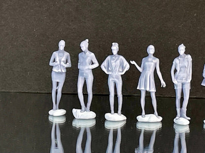 1:64 Miniature Human Figures - Resin / unpainted - great for Dioramas / Hot Wheels - Made in the USA LOT 415 - Miniature 1.10"