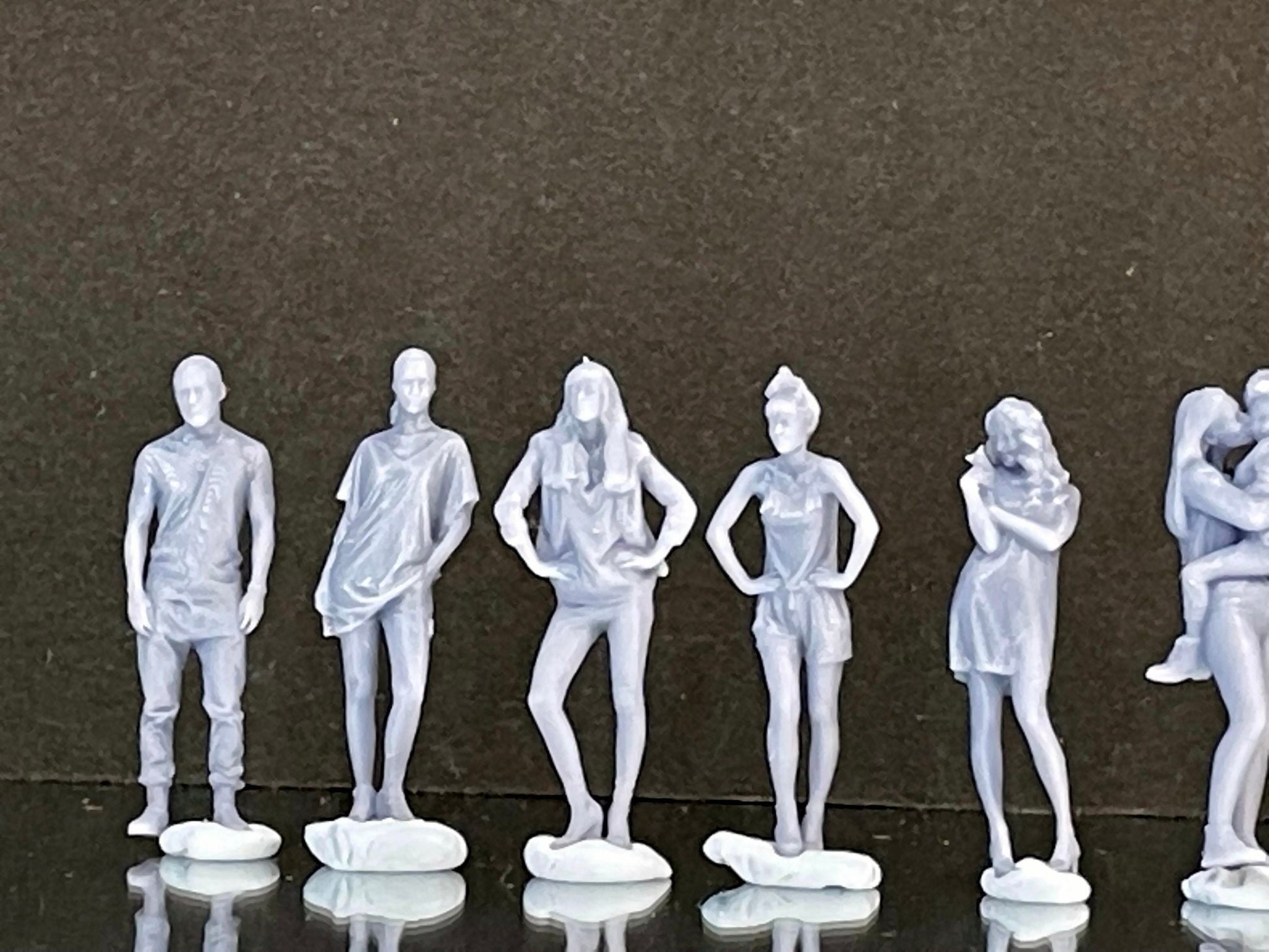 1:64 Miniature Human Figures - Resin / unpainted - great for Dioramas / Hot Wheels - Made in the USA LOT 416 - Miniature 1.10"