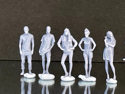 1:64 Miniature Human Figures - Resin / unpainted - great for Dioramas / Hot Wheels - Made in the USA LOT 416 - Miniature 1.10"