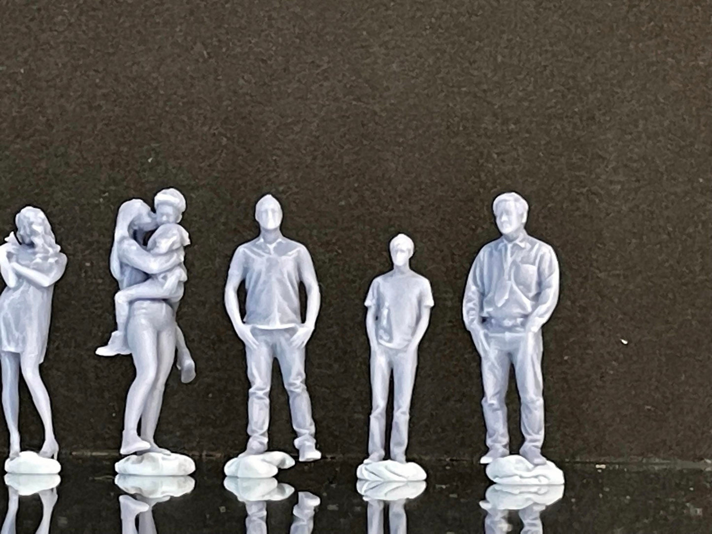 1:64 Miniature Human Figures - Resin / unpainted - great for Dioramas / Hot Wheels - Made in the USA LOT 416 - Miniature 1.10"