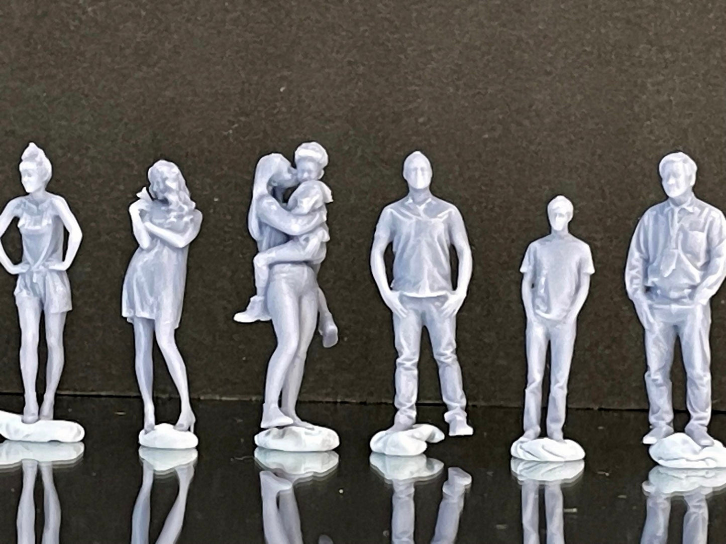 1:64 Miniature Human Figures - Resin / unpainted - great for Dioramas / Hot Wheels - Made in the USA LOT 416 - Miniature 1.10"